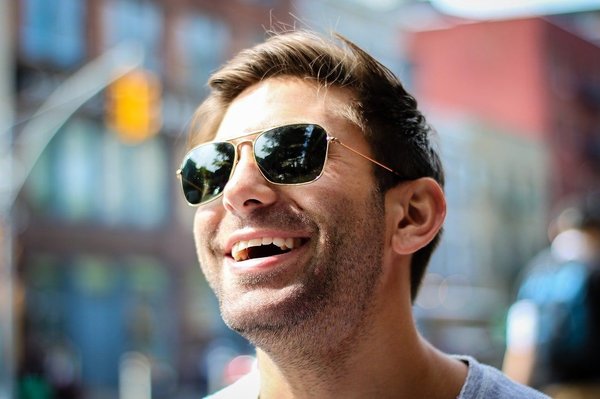 Comment porter les lunettes de soleil pour homme ?