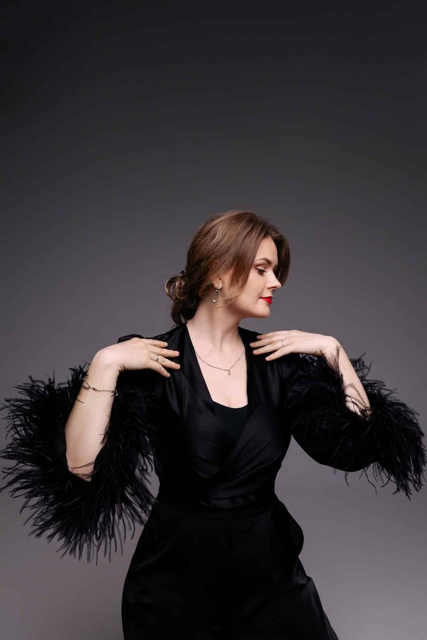 Comment une dame doit choisir la tenue parfaite pour se rendre à un gala ?